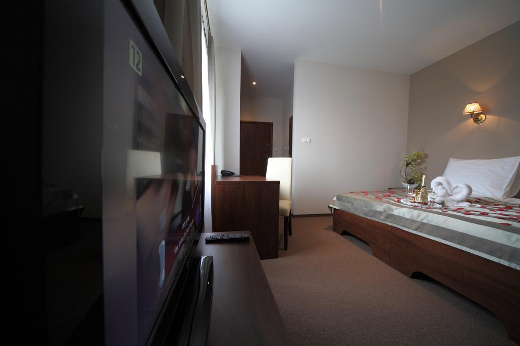 Hotel Stara Fabryka Malogoszcz Room photo