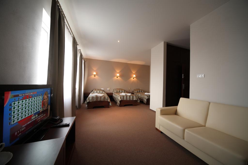 Hotel Stara Fabryka Malogoszcz Room photo